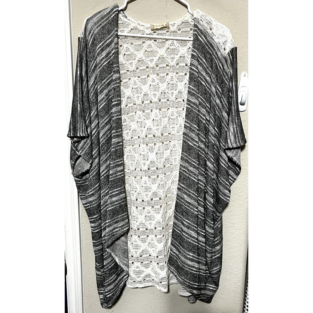 Altar'd State Cardigan Womens M Crochet Kimono Cocoon Open Front Grey Beige Wrap